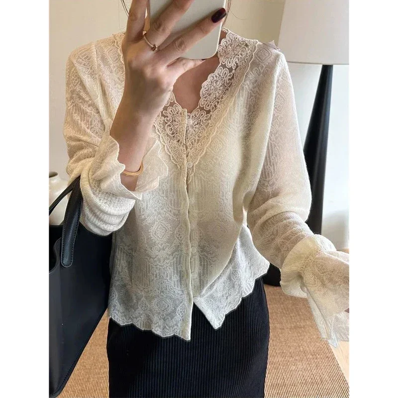 Luna - Elegante Blusa in Pizzo - Image 3