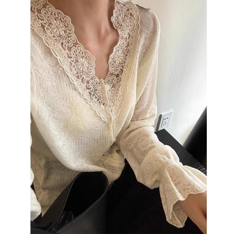 Luna - Elegante Blusa in Pizzo - Image 4